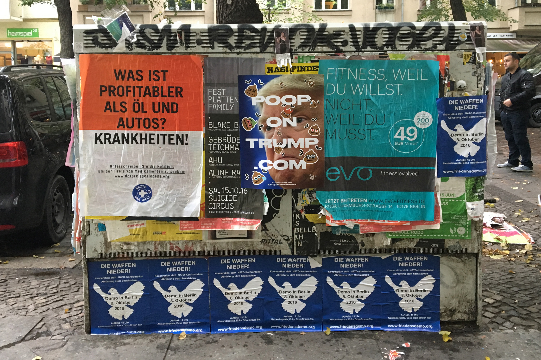 Gabe Ferreira: Poop on Trump — Poster in Berlin (3).